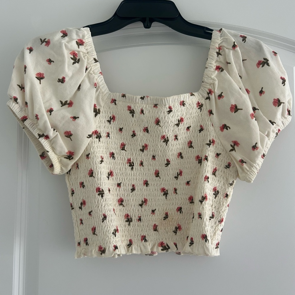 American Eagle coquette flower top 🐇🧸🎀